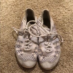 NFINITY vengeance cheer shoes